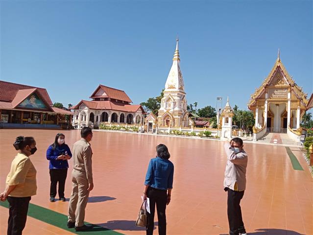 พช.นครพนม ร่วมกับทีมงานกรมการพัฒนาชุมชน ลงพื้นที่เยี่ยมชมให้กำลังใจกลุ่มทอผ้าไหมกลุ่มแรกของมูลนิธิส่งเสริมศิลปาชีพในสมเด็จพระนางเจ้าสิริกิติ์ พระบรมราชินีนาถ พระบรมราชชนนีพันปีหลวง