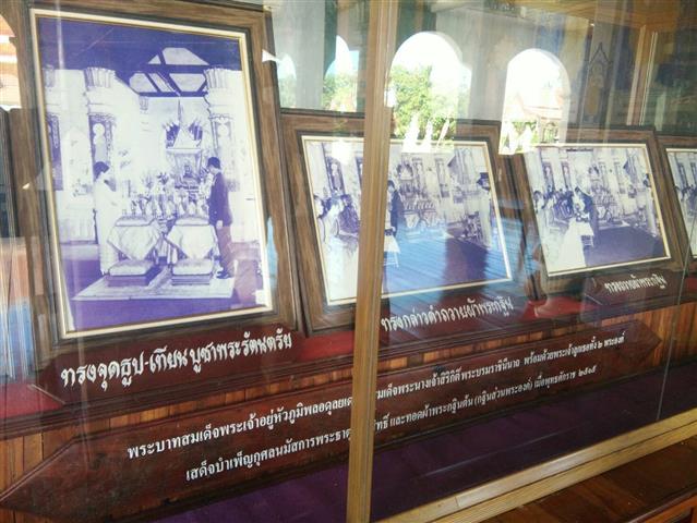 พช.นครพนม ร่วมกับทีมงานกรมการพัฒนาชุมชน ลงพื้นที่เยี่ยมชมให้กำลังใจกลุ่มทอผ้าไหมกลุ่มแรกของมูลนิธิส่งเสริมศิลปาชีพในสมเด็จพระนางเจ้าสิริกิติ์ พระบรมราชินีนาถ พระบรมราชชนนีพันปีหลวง
