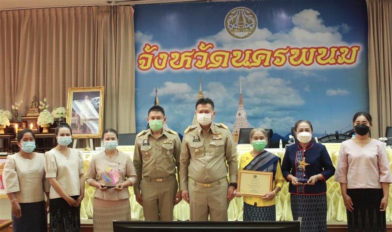 จังหวัดนครพนม สนองปณิธาน เจ้าฟ้าสิริวัณณวรีฯ จัดพิธีแบบลายผ้าบาติกพระราชทาน