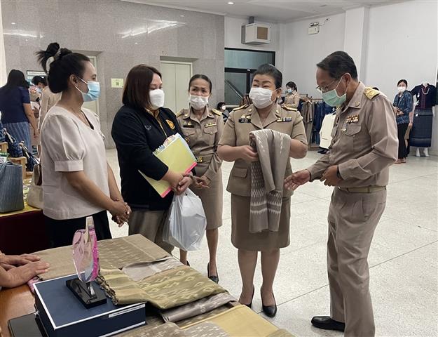 จังหวัดนครพนม สนองปณิธาน เจ้าฟ้าสิริวัณณวรีฯ จัดพิธีแบบลายผ้าบาติกพระราชทาน