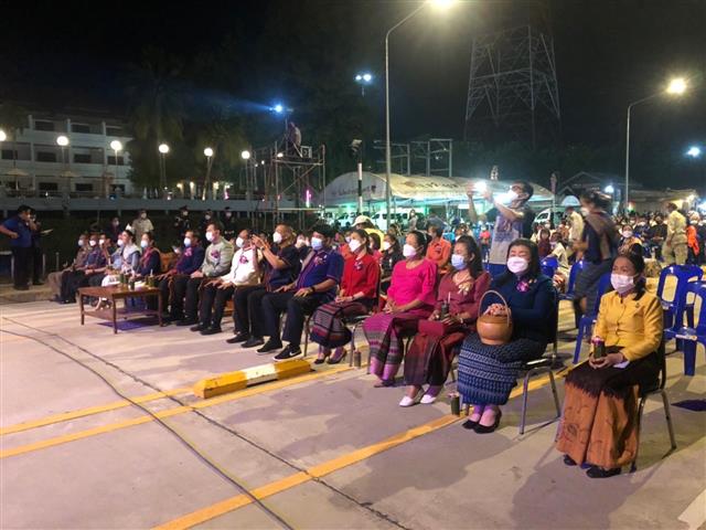 ผู้ว่าฯ นครพนม เปิดงาน “สืบสานตำนานถิ่นวิถีไทย ประเพณีลอยกระทง 8 ชนเผ่า”