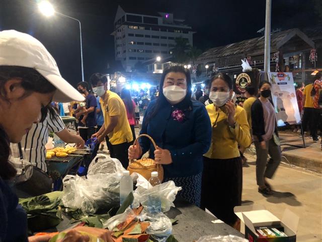 ผู้ว่าฯ นครพนม เปิดงาน “สืบสานตำนานถิ่นวิถีไทย ประเพณีลอยกระทง 8 ชนเผ่า”
