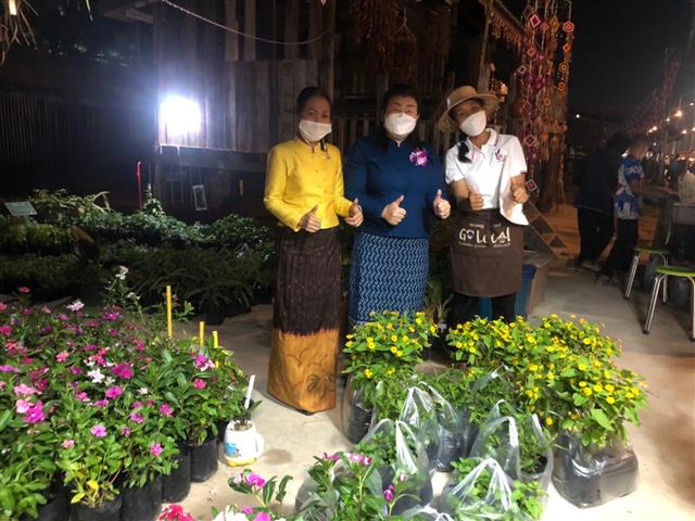 ผู้ว่าฯ นครพนม เปิดงาน “สืบสานตำนานถิ่นวิถีไทย ประเพณีลอยกระทง 8 ชนเผ่า”