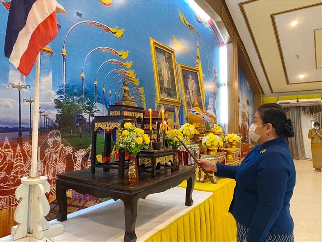 พช.นครพนม หนุนเสริมสร้างพลังแกนนำขับเคลื่อนหมู่บ้านเศรษฐกิจพอเพียง รูปแบบ “โคก หนอง นา” ผ่านระบบ Zoom