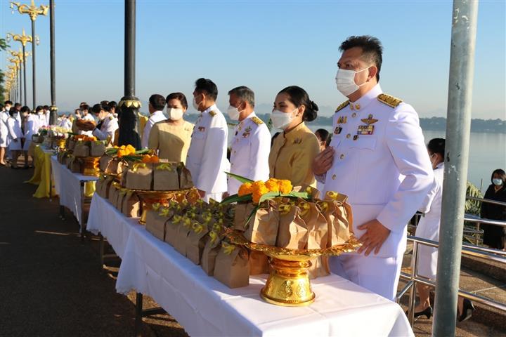 พช.นครพนม ร่วมพิธีเนื่องในวันคล้ายวันพระบรมราชสมภพ พระบาทสมเด็จพระบรมชนกาธิเบศร มหาภูมิพลอดุลยเดชมหาราช บรมนาถบพิตร วันชาติ และวันพ่อแห่งชาติ 5 ธันวาคม 2564