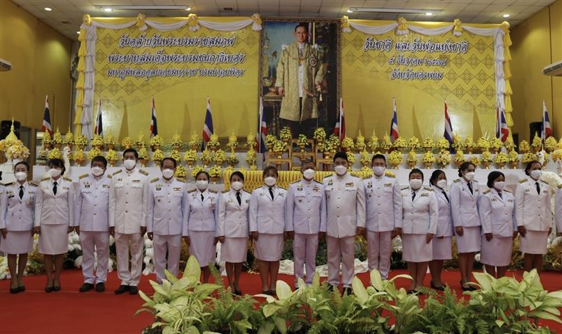 พช.นครพนม ร่วมพิธีเนื่องในวันคล้ายวันพระบรมราชสมภพ พระบาทสมเด็จพระบรมชนกาธิเบศร มหาภูมิพลอดุลยเดชมหาราช บรมนาถบพิตร วันชาติ และวันพ่อแห่งชาติ 5 ธันวาคม 2564