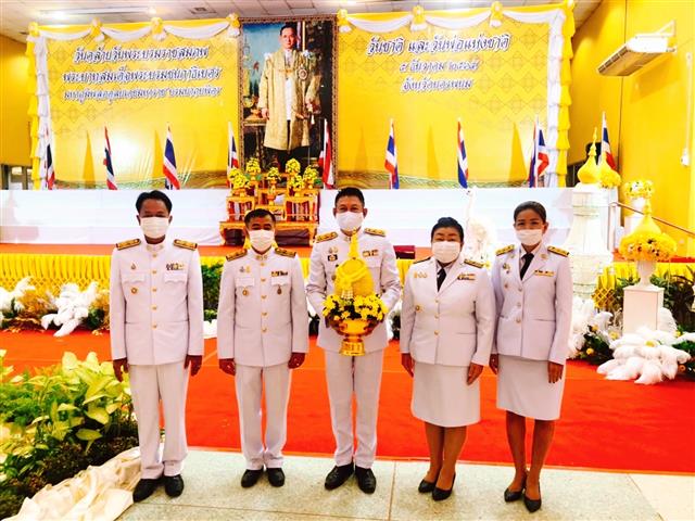 พช.นครพนม ร่วมพิธีเนื่องในวันคล้ายวันพระบรมราชสมภพ พระบาทสมเด็จพระบรมชนกาธิเบศร มหาภูมิพลอดุลยเดชมหาราช บรมนาถบพิตร วันชาติ และวันพ่อแห่งชาติ 5 ธันวาคม 2564