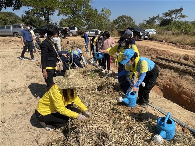 พช.นครพนม จัดกิจกรรมเอามื้อสามัคคี เนื่องใน “วันดินโลก” (World Soil Day) และสัปดาห์การพัฒนา