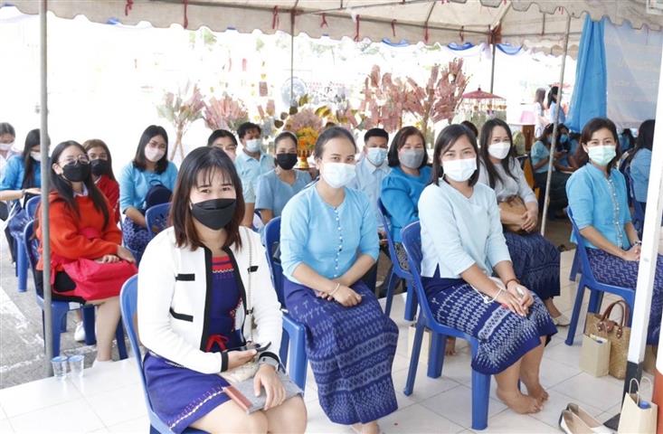 พช.นครพนม จัดกิจกรรมพิธีทอดผ้าป่าสมทบกองทุนแม่ของแผ่นดิน ปี 2564
