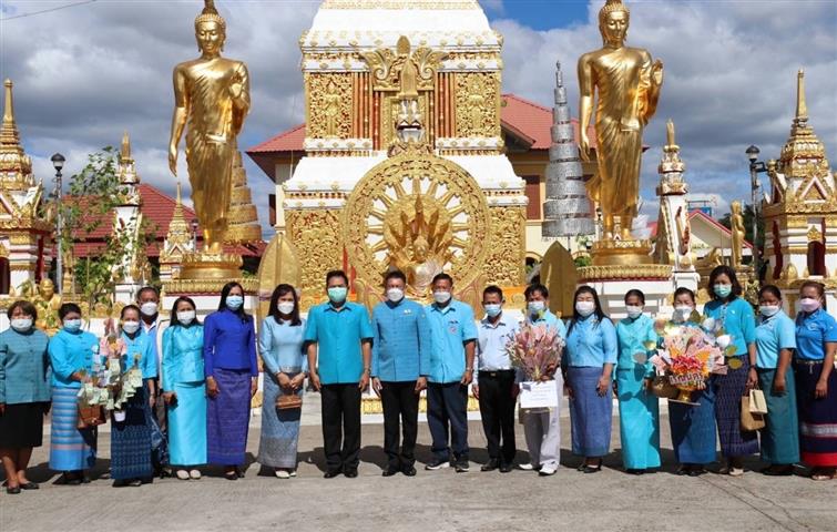 พช.นครพนม จัดกิจกรรมพิธีทอดผ้าป่าสมทบกองทุนแม่ของแผ่นดิน ปี 2564