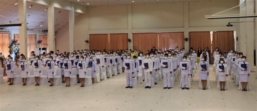 พช.นครพนม ร่วมพิธีมอบหนังสือพระราชทาน สารานุกรมไทยสำหรับเยาวชน โดยพระราชประสงค์ ในพระบาทสมเด็จพระบรมชนกาธิเบศร มหาภูมิพลอดุลยเดชมหราช บรมนาถบพิตร เล่ม 42