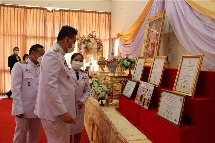 พช.นครพนม ร่วมพิธีมอบหนังสือพระราชทาน สารานุกรมไทยสำหรับเยาวชน โดยพระราชประสงค์ ในพระบาทสมเด็จพระบรมชนกาธิเบศร มหาภูมิพลอดุลยเดชมหราช บรมนาถบพิตร เล่ม 42