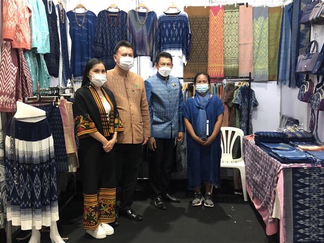 ผู้ว่าฯ นครพนม ร่วมพิธีเปิดงานโอทอปไทย สู้ภัยโควิค – 19