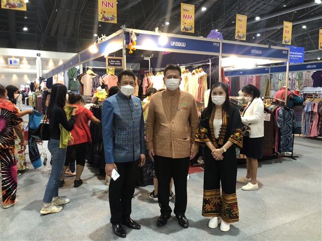 ผู้ว่าฯ นครพนม ร่วมพิธีเปิดงานโอทอปไทย สู้ภัยโควิค – 19
