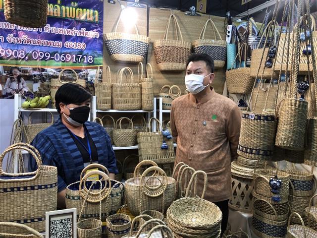 ผู้ว่าฯ นครพนม ร่วมพิธีเปิดงานโอทอปไทย สู้ภัยโควิค – 19