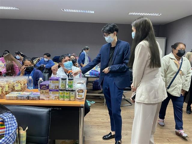 พช.นครพนม เสริมทักษะผู้ประกอบการ OTOP สู่ยุค 4.0 “ผลิตเก่ง ขายเก่ง และมีธรรมาภิบาล”