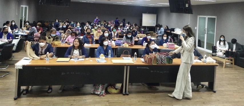 พช.นครพนม เสริมทักษะผู้ประกอบการ OTOP สู่ยุค 4.0 “ผลิตเก่ง ขายเก่ง และมีธรรมาภิบาล”