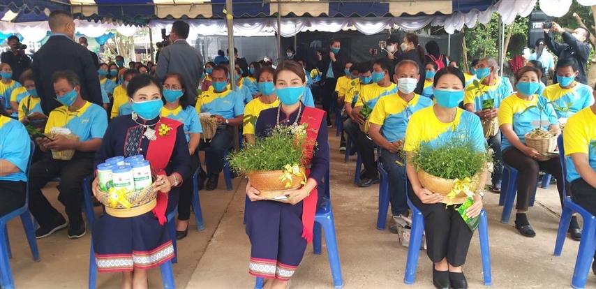 รัฐมนตรีว่าการกระทรวงยุติธรรม ลงพื้นที่ร่วมพิธีเก็บสมุนไพร “ฟ้าทะลายโจร ปลูกเดือนแม่ เก็บเดือนพ่อ”