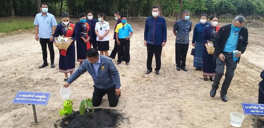 รัฐมนตรีว่าการกระทรวงยุติธรรม ลงพื้นที่ร่วมพิธีเก็บสมุนไพร “ฟ้าทะลายโจร ปลูกเดือนแม่ เก็บเดือนพ่อ”