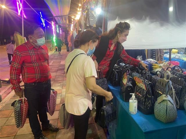 ผู้ว่าฯ นครพนม ส่งเสริมและกระตุ้นเศรษฐกิจการท่องเที่ยว จัดงาน“Nakhon Phanom Winter Festival” ตอน สายลมแห่งความทรงจำ
