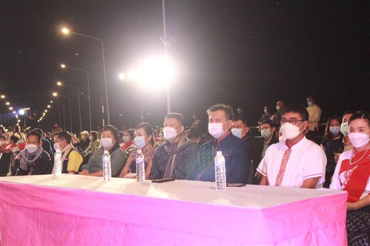อลังการ “ร้อยหลาก พรรณราย ผ้าไทยนครพนม” งาน Nakhon Phanom Winter Festival ตอน สายลมแห่งความทรงจำ