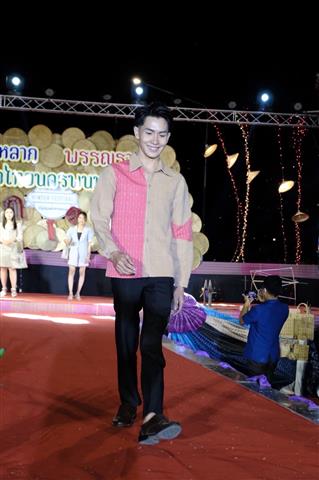 อลังการ “ร้อยหลาก พรรณราย ผ้าไทยนครพนม” งาน Nakhon Phanom Winter Festival ตอน สายลมแห่งความทรงจำ