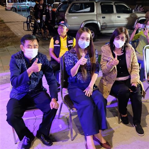 “คักอีหลี” แฟชั่นชุดผ้าไทย “ร้อยหลาก พรรณราย ผ้าไทยนครพนม”