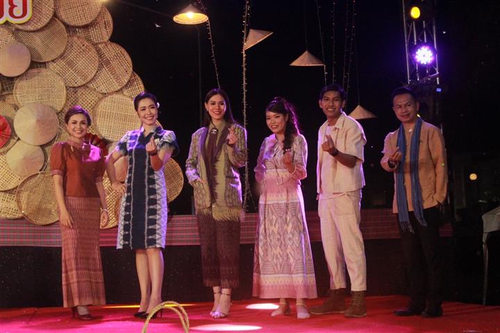 สุดยอด เดินแบบแฟชั่นโชว์ “ผ้าไทยใส่ให้สนุก” ตามพระดำริสมเด็จพระเจ้าลูกเธอ เจ้าฟ้าสิริวัณณวรี นารีรัตนราชกัญญา