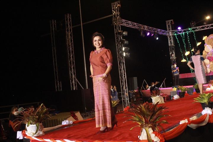 สุดยอด เดินแบบแฟชั่นโชว์ “ผ้าไทยใส่ให้สนุก” ตามพระดำริสมเด็จพระเจ้าลูกเธอ เจ้าฟ้าสิริวัณณวรี นารีรัตนราชกัญญา