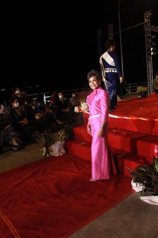 สุดยอด เดินแบบแฟชั่นโชว์ “ผ้าไทยใส่ให้สนุก” ตามพระดำริสมเด็จพระเจ้าลูกเธอ เจ้าฟ้าสิริวัณณวรี นารีรัตนราชกัญญา