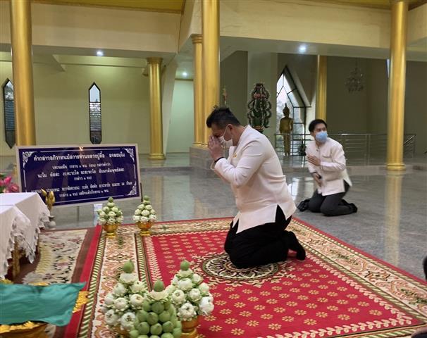 ผู้ว่าฯ นครพนม “พาทำบุญ ในวันธรรมสวนะ”