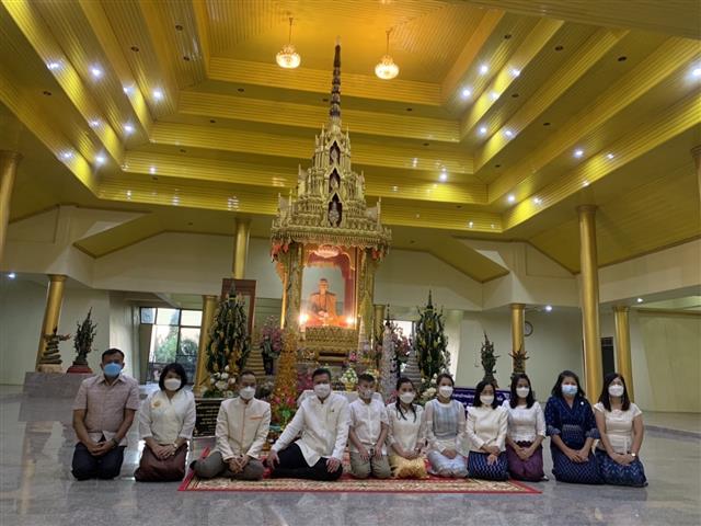 ผู้ว่าฯ นครพนม “พาทำบุญ ในวันธรรมสวนะ”