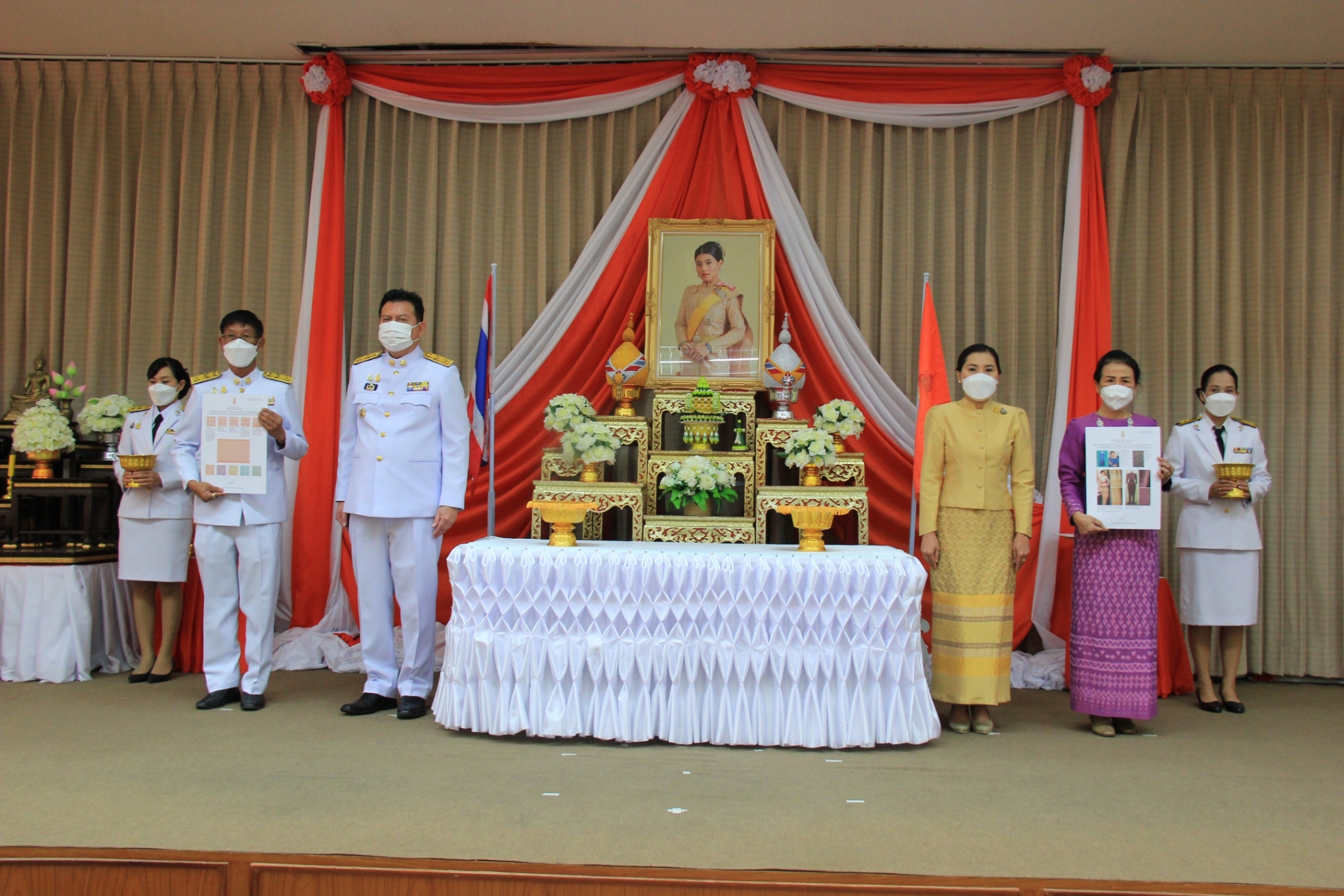 จังหวัดนครพนม จัดพิธีมอบแบบลายผ้าขิดพระราชทาน “ผ้าขิดลายนารีรัตนราชกัญญา”