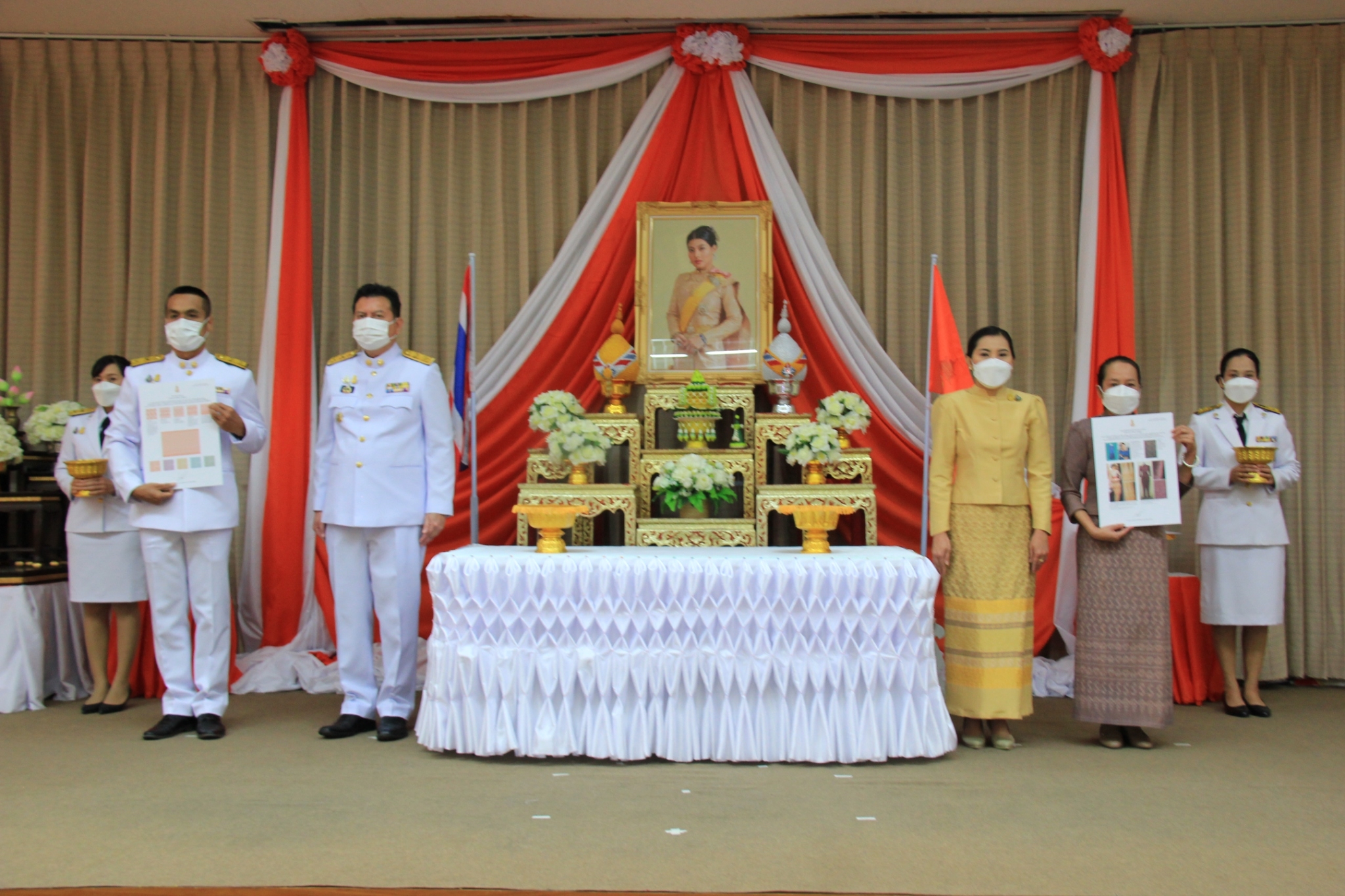 จังหวัดนครพนม จัดพิธีมอบแบบลายผ้าขิดพระราชทาน “ผ้าขิดลายนารีรัตนราชกัญญา”