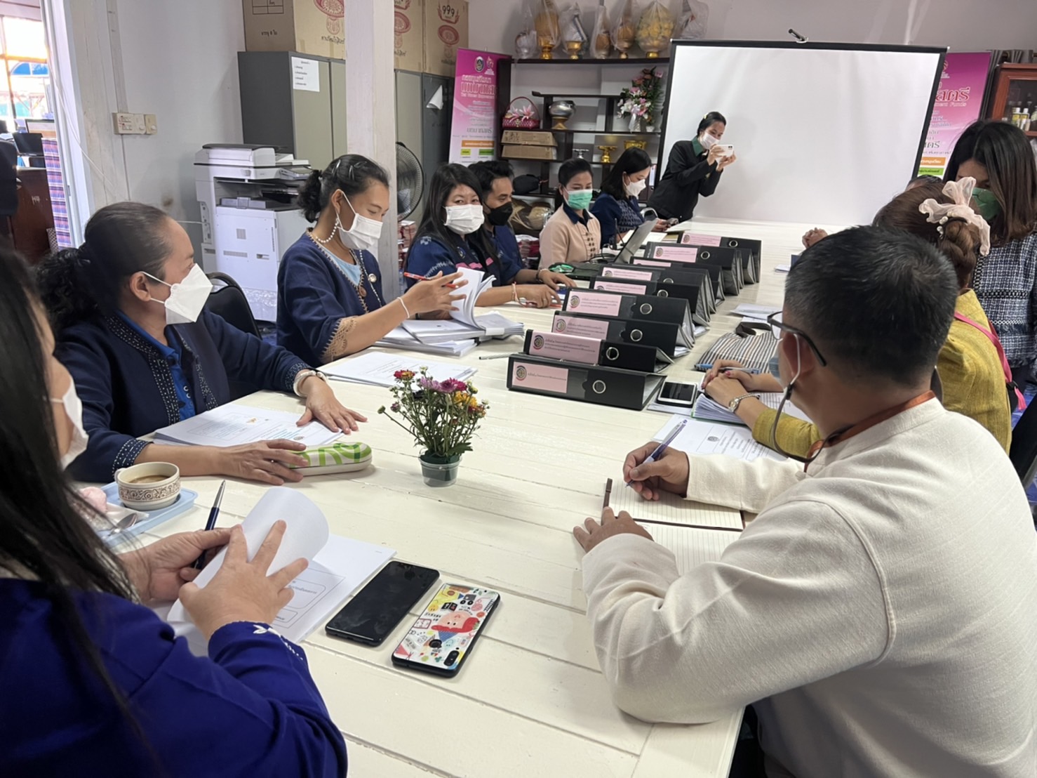 พช.นครพนม เดินหน้านิเทศ ติดตาม ให้คำแนะนำ สนับสนุนการปฏิบัติงานและประเมินผลการดำเนินงานพัฒนาชุมชน รอบไตรมาส 1-2 ประจำปีงบประมาณ พ.ศ. 2565 พื้นที่ อำเภอนาแก และ อำเภอวังยาง