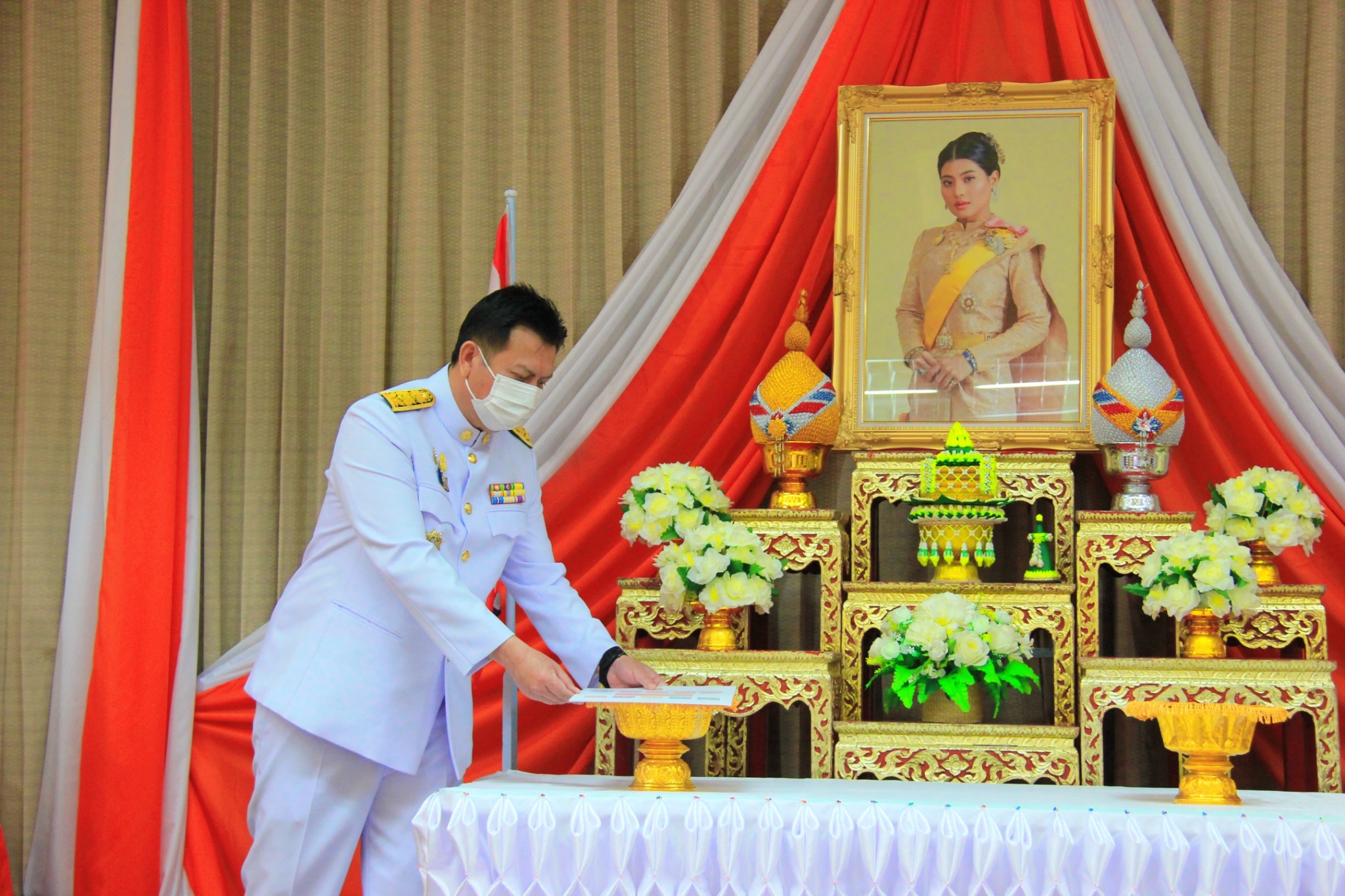 จังหวัดนครพนม จัดพิธีมอบแบบลายผ้าขิดพระราชทาน “ผ้าขิดลายนารีรัตนราชกัญญา”