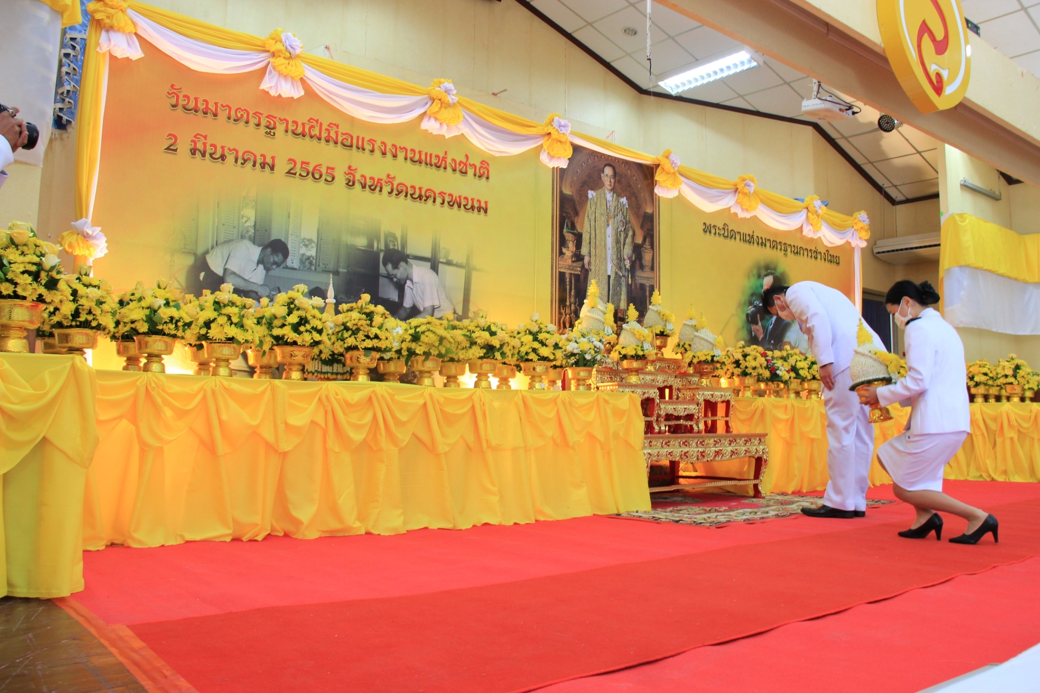 จังหวัดนครพนม ประกอบพิธีถวายเครื่องราชสักการะพระบิดาแห่งมาตรฐานช่างไทย