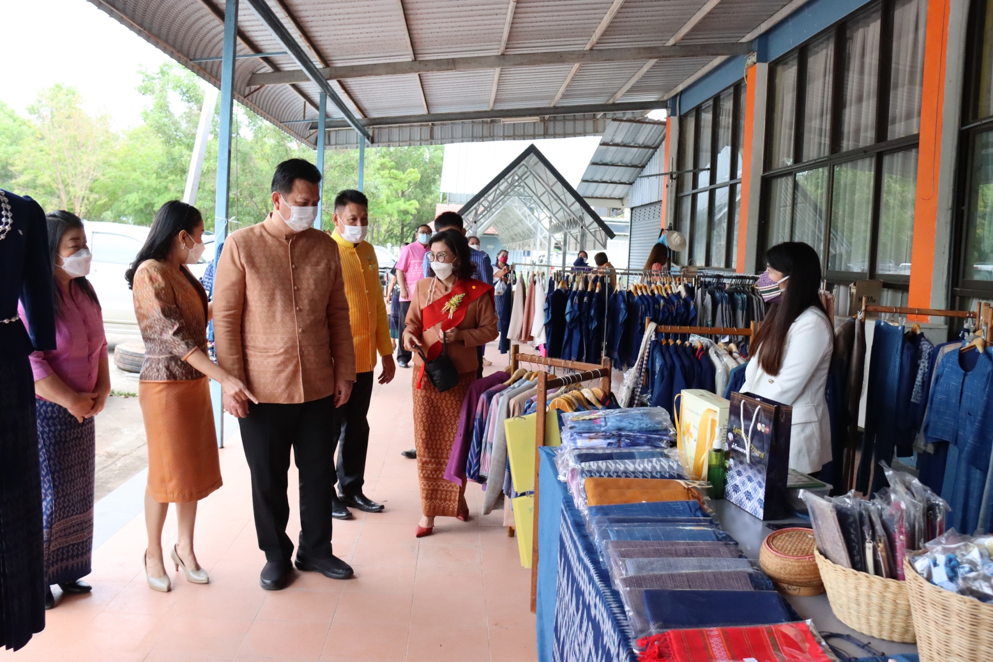 พช.นครพนม “รวมพลังสตรีนครพนมร่วมใจใส่ผ้าไทยให้สนุก” เนื่องในวันสตรีสากล ประจำปี 2565