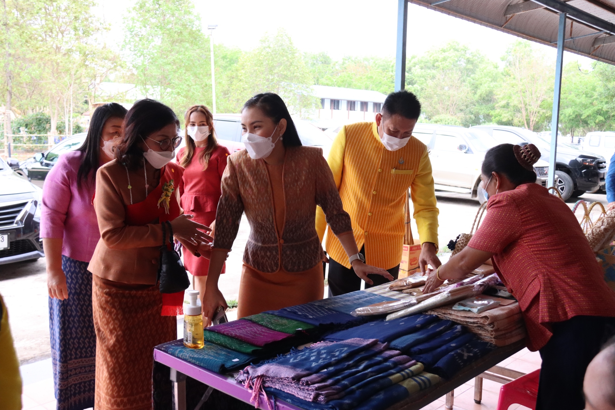 พช.นครพนม “รวมพลังสตรีนครพนมร่วมใจใส่ผ้าไทยให้สนุก” เนื่องในวันสตรีสากล ประจำปี 2565