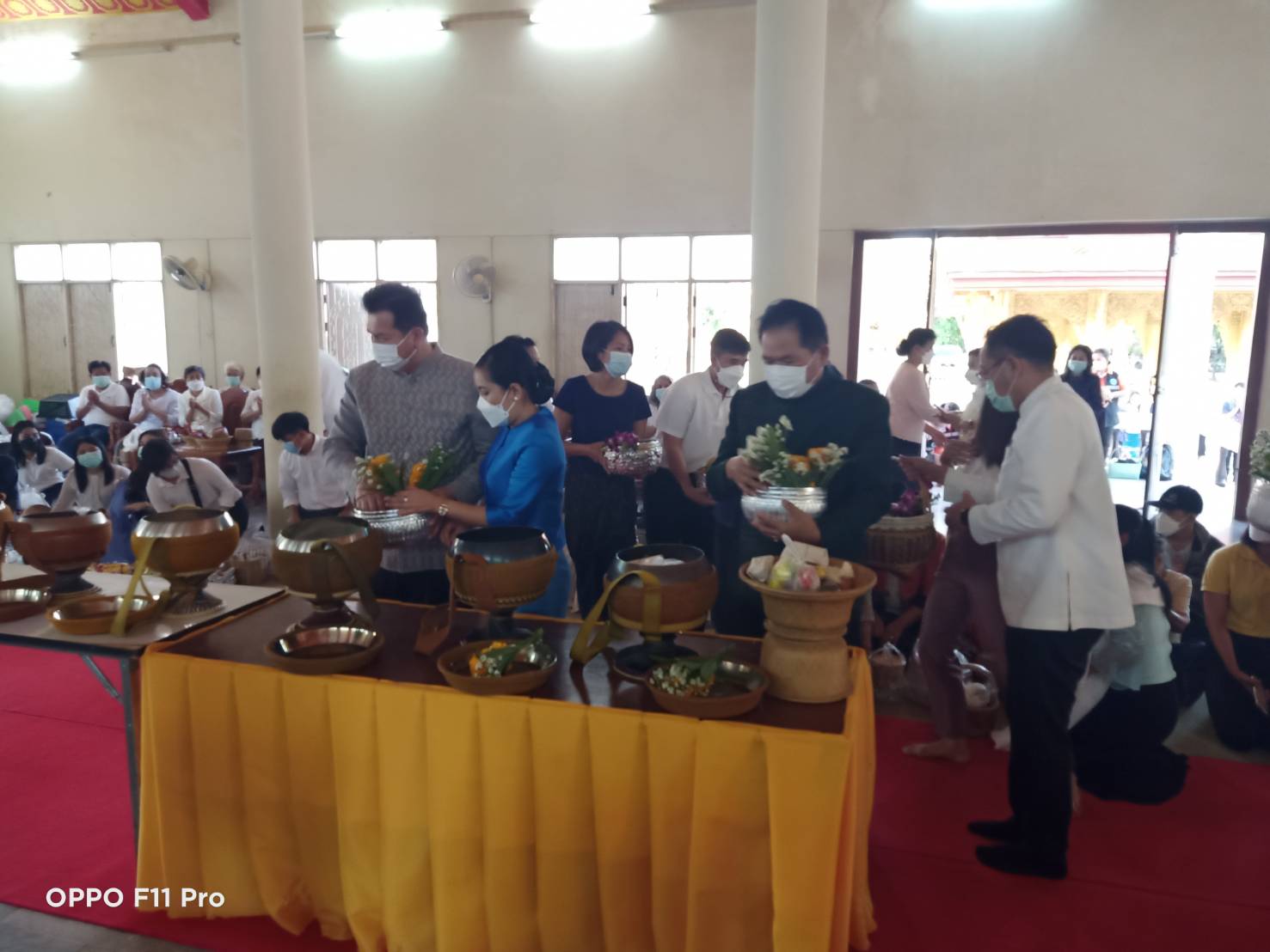 ผู้ว่าฯ นครพนม “พาทำบุญ ในวันธรรมสวนะ”