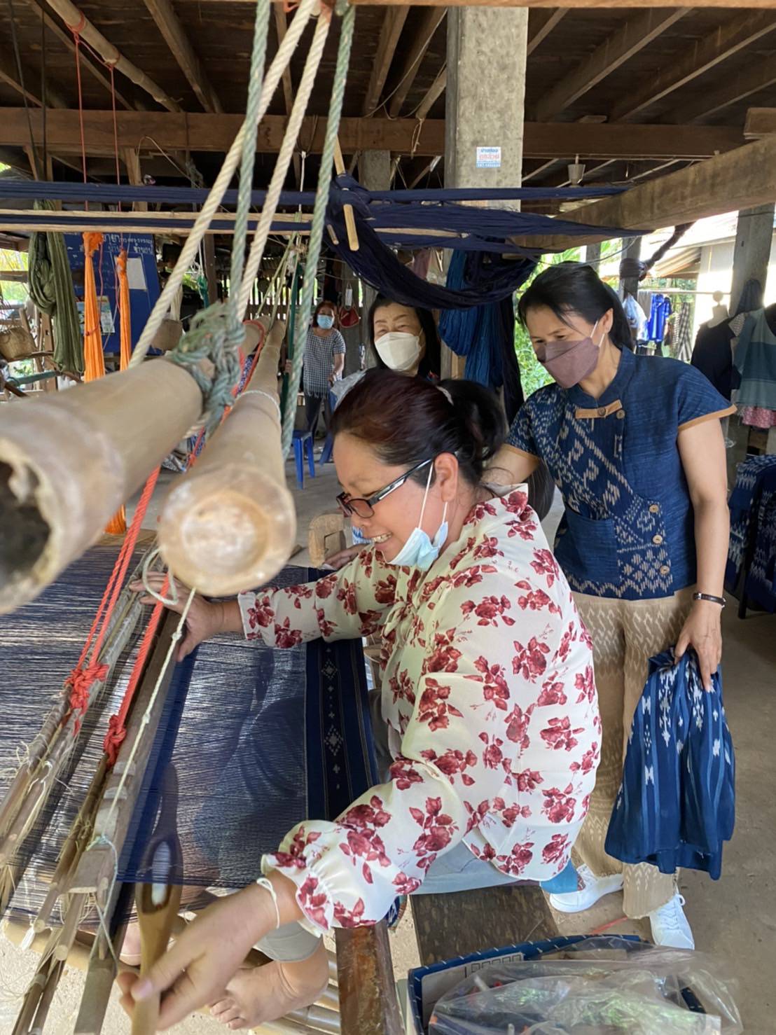 จังหวัดนครพนม เร่งส่งเสริมการทอผ้าลายพระราชทาน “ผ้าขิดลายนารีรัตนราชกัญญา”