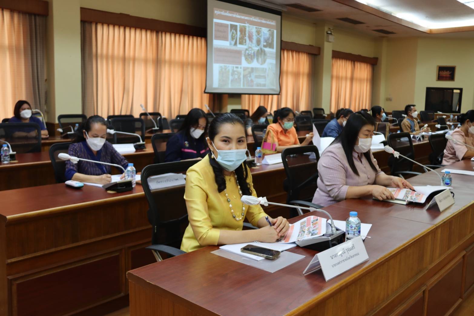 จังหวัดนครพนม เร่งติดตามการดำเนินงานขับเคลื่อนการสืบสาน อนุรักษ์ศิลป์ผ้าถิ่นไทย ดำรงไว้ในแผ่นดิน ตามโครงการ ตามรอยพระบาท คู่พระบารมี สู่ต้นกำเนิดศิลปาชีพ