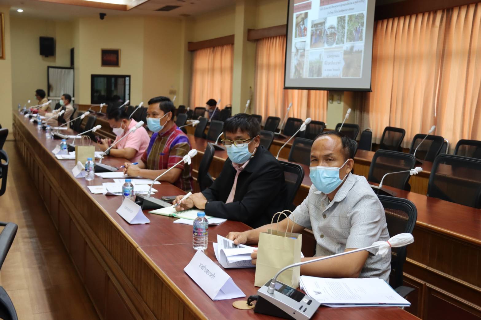 จังหวัดนครพนม เร่งติดตามการดำเนินงานขับเคลื่อนการสืบสาน อนุรักษ์ศิลป์ผ้าถิ่นไทย ดำรงไว้ในแผ่นดิน ตามโครงการ ตามรอยพระบาท คู่พระบารมี สู่ต้นกำเนิดศิลปาชีพ