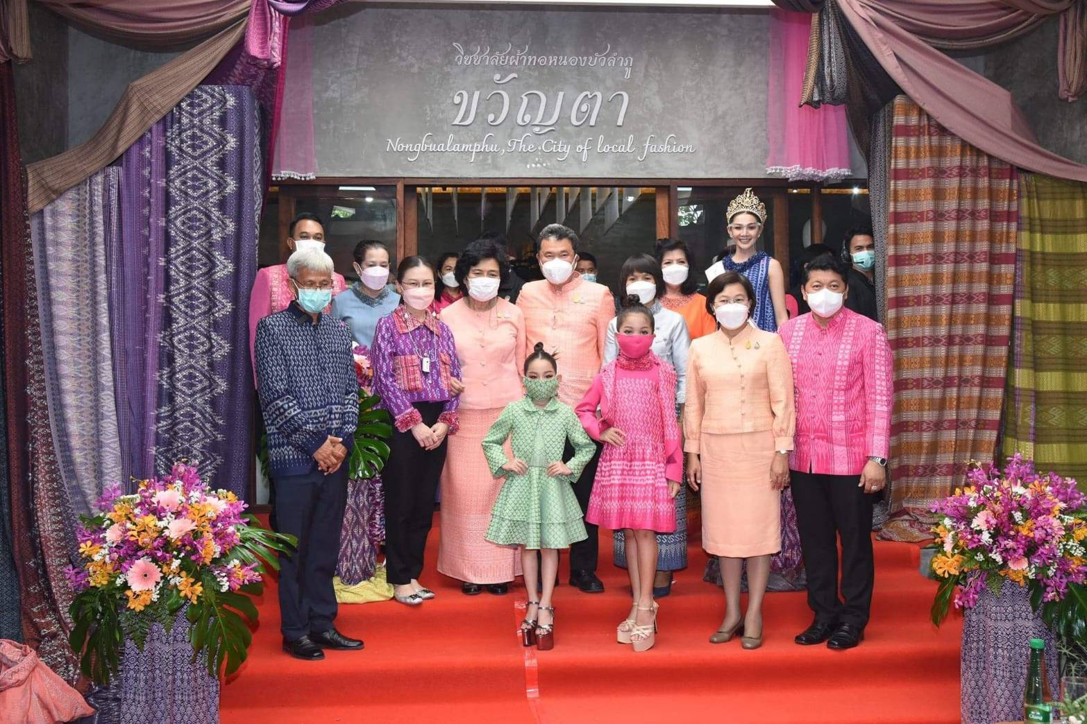 จังหวัดนครพนม ศึกษาดูงาน “วิชชาลัยผ้าทอหนองบัวลำภู” นำไปพัฒนาชุมชนต้นแบบ “นาหว้าโมเดล” ศูนย์การเรียนรู้ผ้าทอครบวงจร 