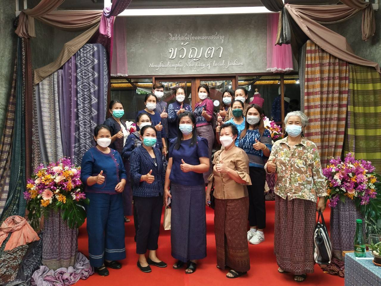 จังหวัดนครพนม ศึกษาดูงาน “วิชชาลัยผ้าทอหนองบัวลำภู” นำไปพัฒนาชุมชนต้นแบบ “นาหว้าโมเดล” ศูนย์การเรียนรู้ผ้าทอครบวงจร 