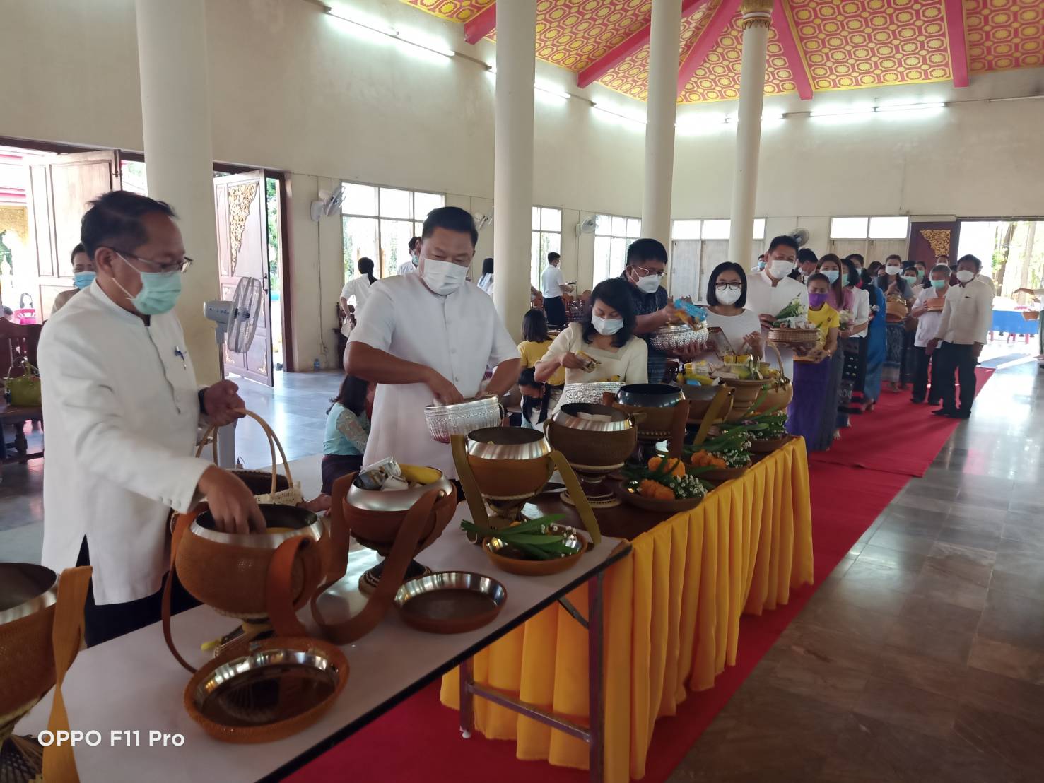 ผู้ว่าฯ นครพนม “พาทำบุญ ในวันธรรมสวนะ”