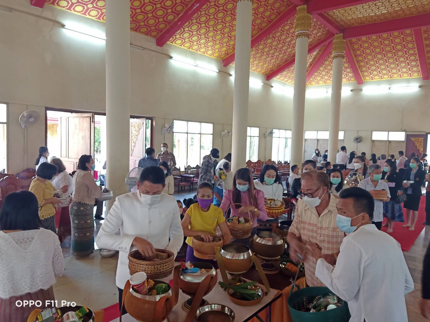 ผู้ว่าฯ นครพนม “พาทำบุญ ในวันธรรมสวนะ”
