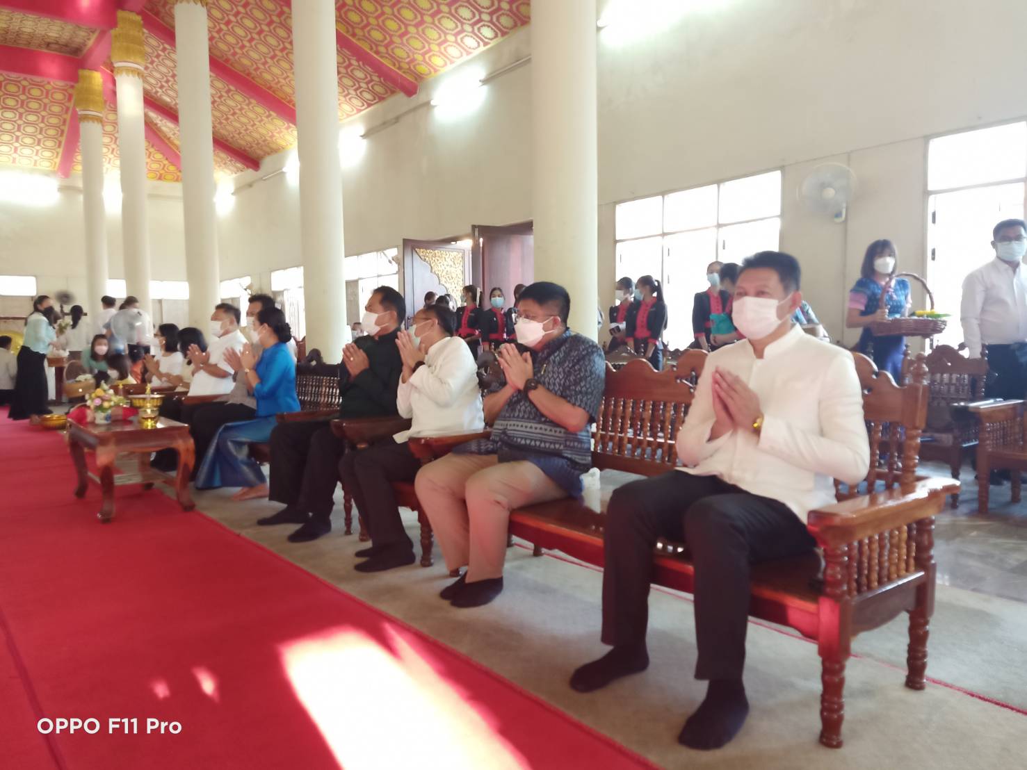 ผู้ว่าฯ นครพนม “พาทำบุญ ในวันธรรมสวนะ”
