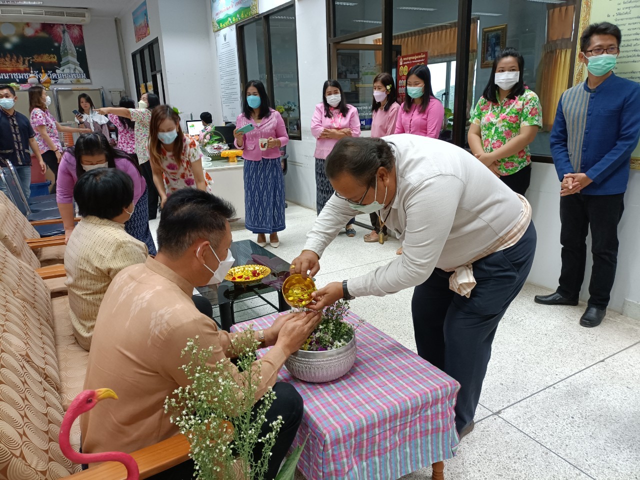 พช.นครพนม ร่วมใจ “รดน้ำขอพร” สืบสานประเพณีสงกรานต์