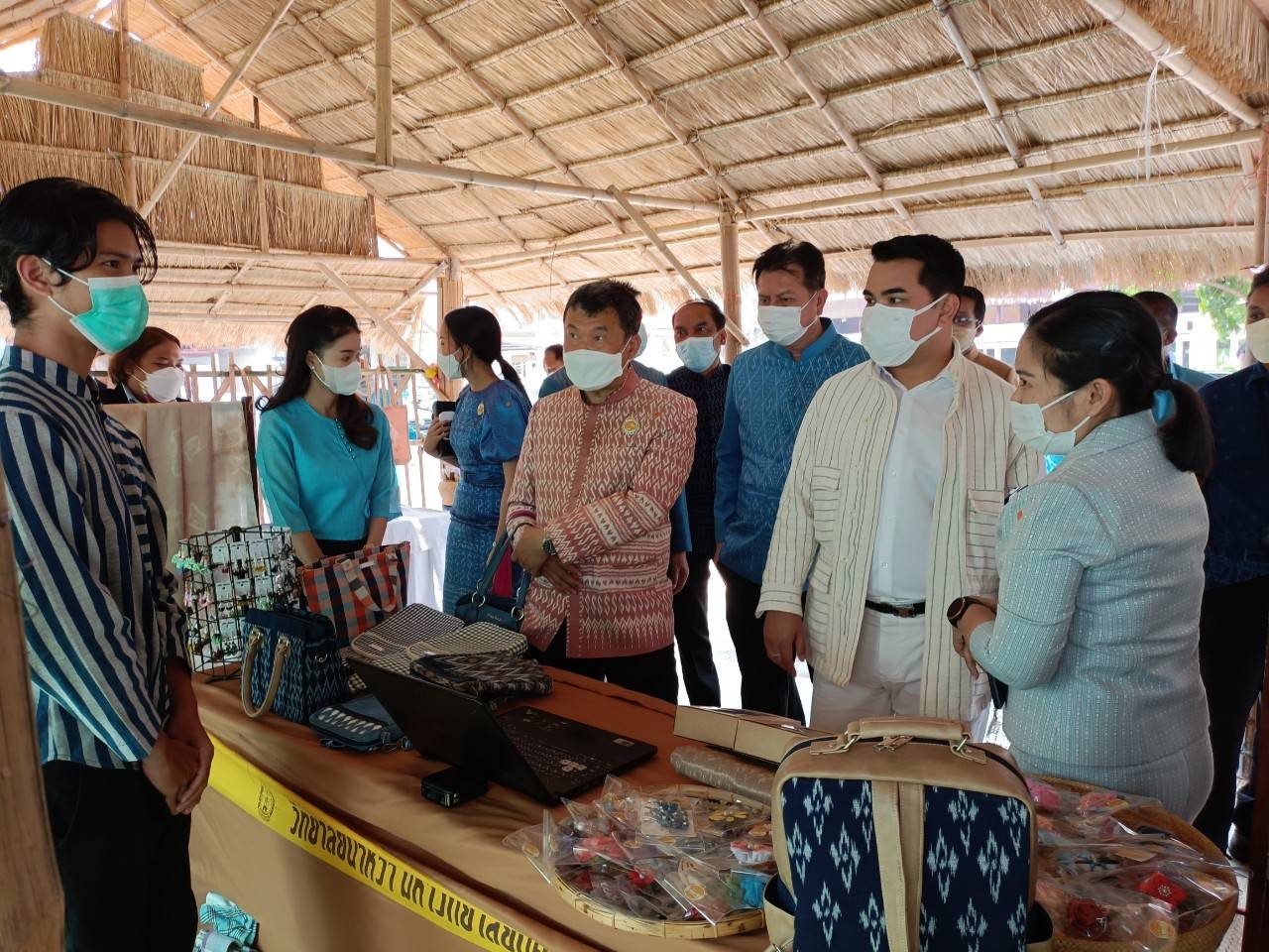 ปลัดกระทรวงมหาดไทย เปิดตัวโครงการสืบสานพระราชปณิธาน “นาหว้าโมเดล” ในโอกาสครบรอบ 50 ปี โครงการศิลปาชีพ เฉลิมพระเกียรติสมเด็จพระนางเจ้าสิริกิติ์ พระบรมราชินีนาถ พระบรมราชชนนีพันปีหลวง ในโอกาสทรงเจริญพระชนมพรรษา ครบ 90 พรรษา และในโอกาสครบรอบ 50 ปี ของศูนย์ศิลปาชีพ